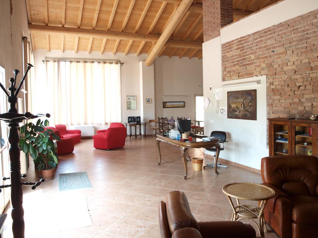 La Cascina Del Sole Hostel Rivarolo del Re ed Uniti ภายนอก รูปภาพ
