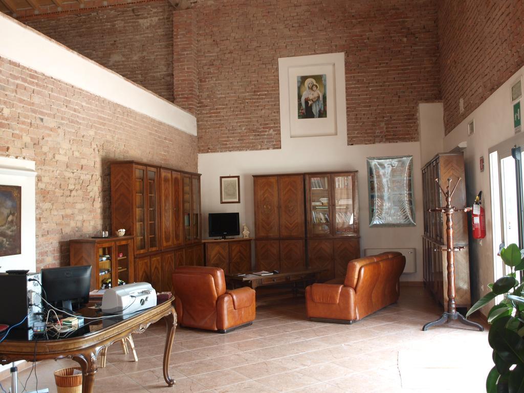 La Cascina Del Sole Hostel Rivarolo del Re ed Uniti ภายนอก รูปภาพ