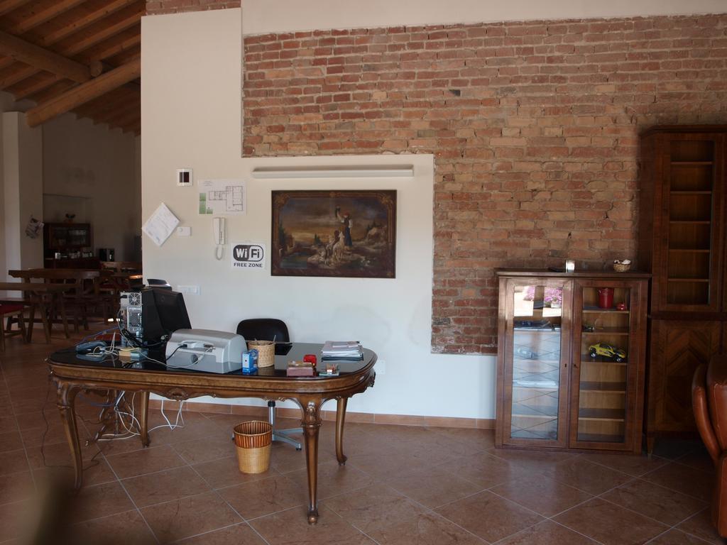 La Cascina Del Sole Hostel Rivarolo del Re ed Uniti ภายนอก รูปภาพ