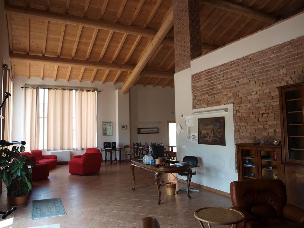 La Cascina Del Sole Hostel Rivarolo del Re ed Uniti ภายนอก รูปภาพ