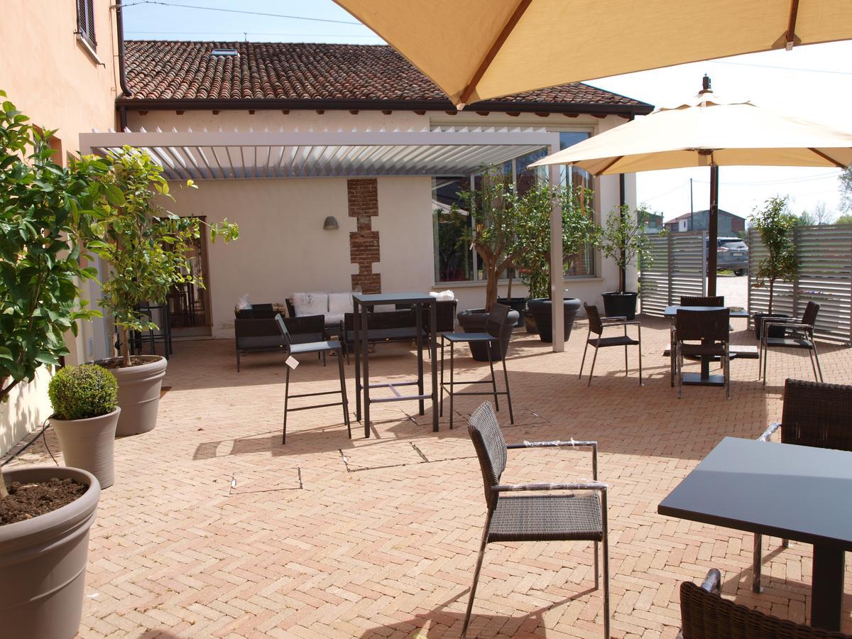 La Cascina Del Sole Hostel Rivarolo del Re ed Uniti ภายนอก รูปภาพ