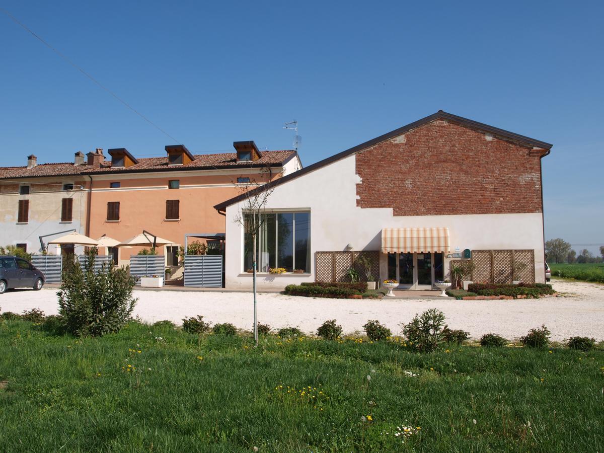 La Cascina Del Sole Hostel Rivarolo del Re ed Uniti ภายนอก รูปภาพ
