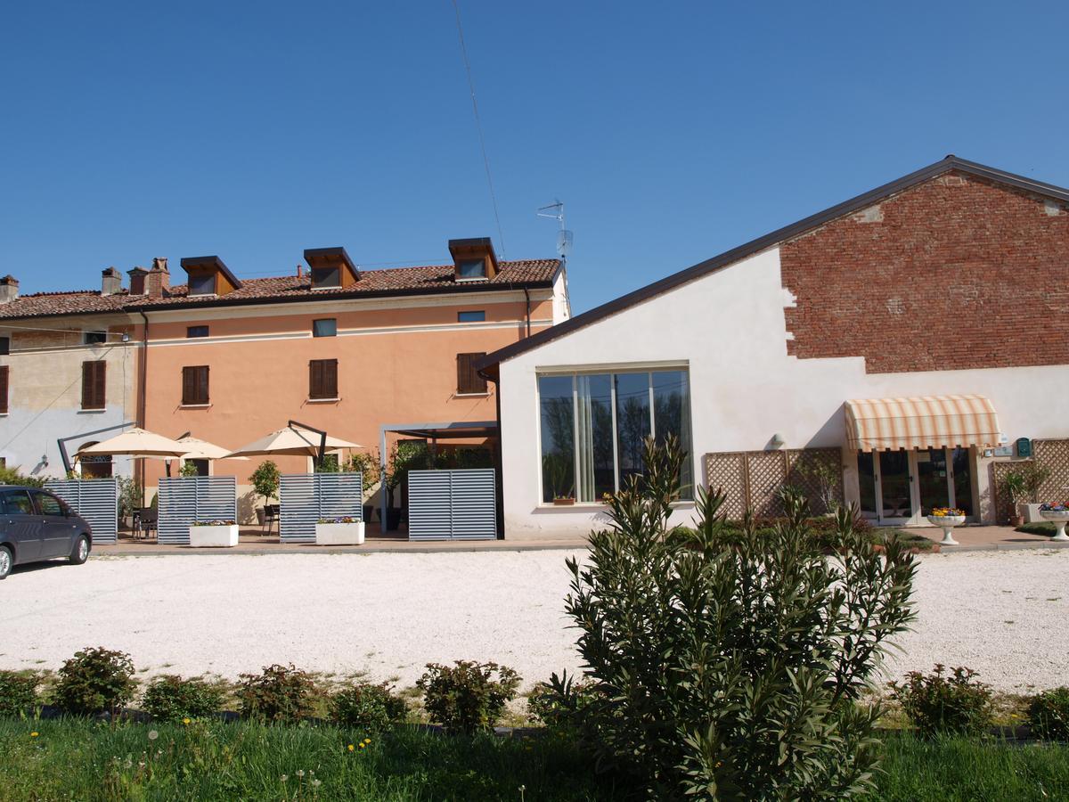 La Cascina Del Sole Hostel Rivarolo del Re ed Uniti ภายนอก รูปภาพ