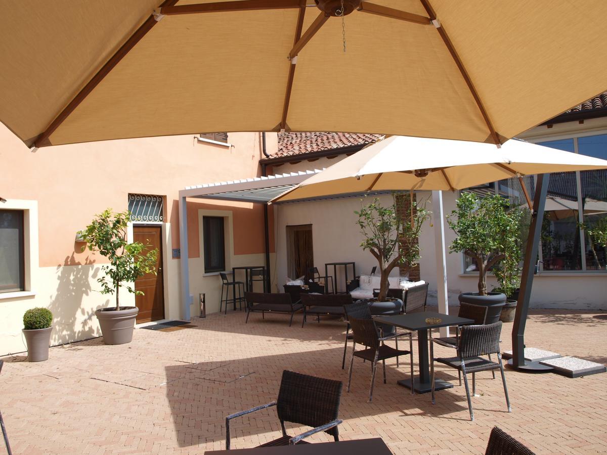 La Cascina Del Sole Hostel Rivarolo del Re ed Uniti ภายนอก รูปภาพ