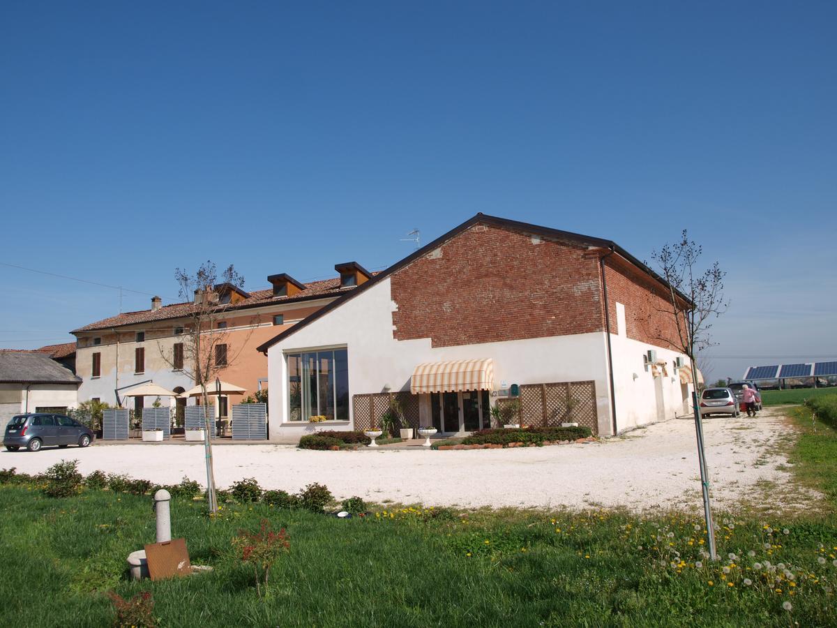 La Cascina Del Sole Hostel Rivarolo del Re ed Uniti ภายนอก รูปภาพ